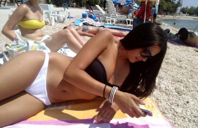 Seksi Katarina Banić podigla temperaturu na plaži!