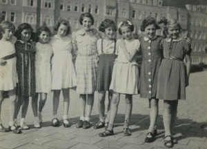 Anne Frank s prijateljicama