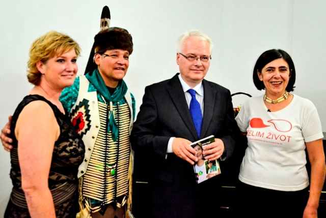 Josipović s Ankicom Begić i Indijancem Komančem
