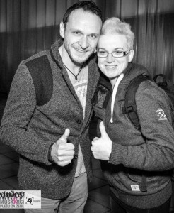 Muškarci plešu za žene