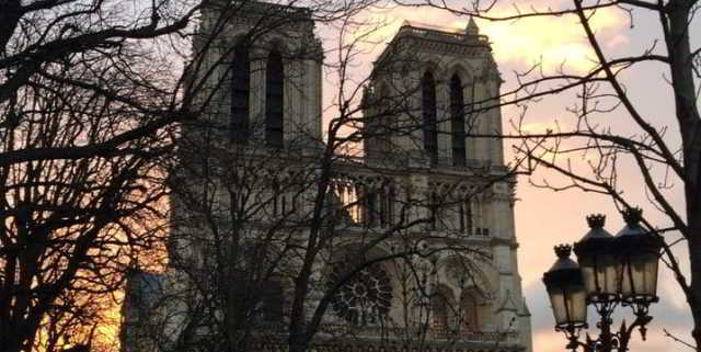 Solidarnost s Francuskom – Notre Dame: Grafike kao čuvari sjećanja