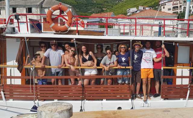 Ploveće kazalište Histrion – Tajkuni Mire Gavrana