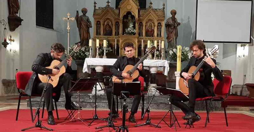 Fantastična izvedba gitarističkih virtuoza tria Elogio