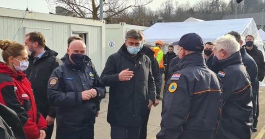 Andrej Plenković obišao potresom stradala područja u Sisačko-moslavačkoj županiji