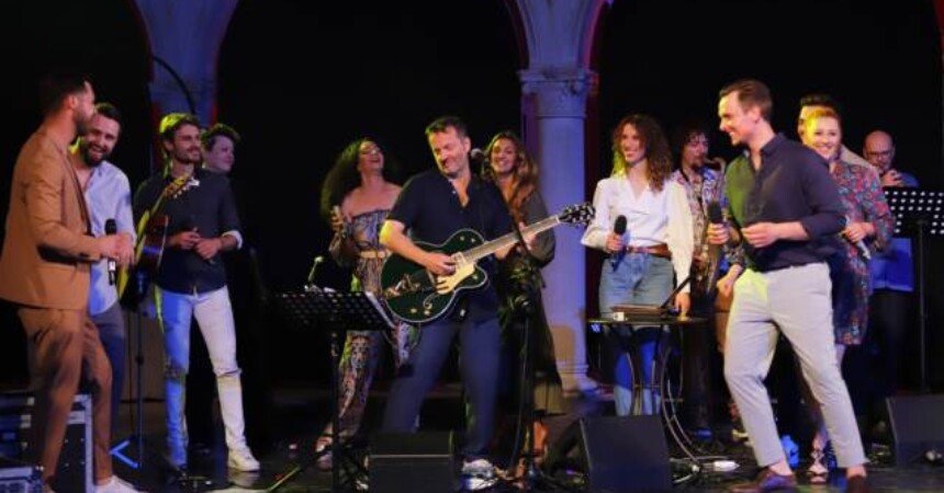 U gradu Arsena i Dražena: Zvijezde pjevale u čast Rajka Dujmića U gradu Arsena i Dražena: Zvijezde pjevale u čast Rajka Dujmića