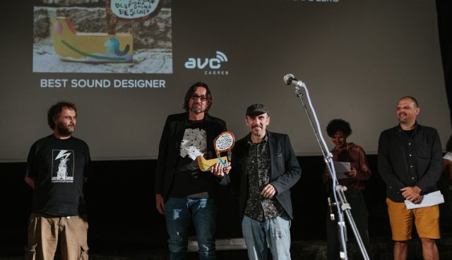 zvuk